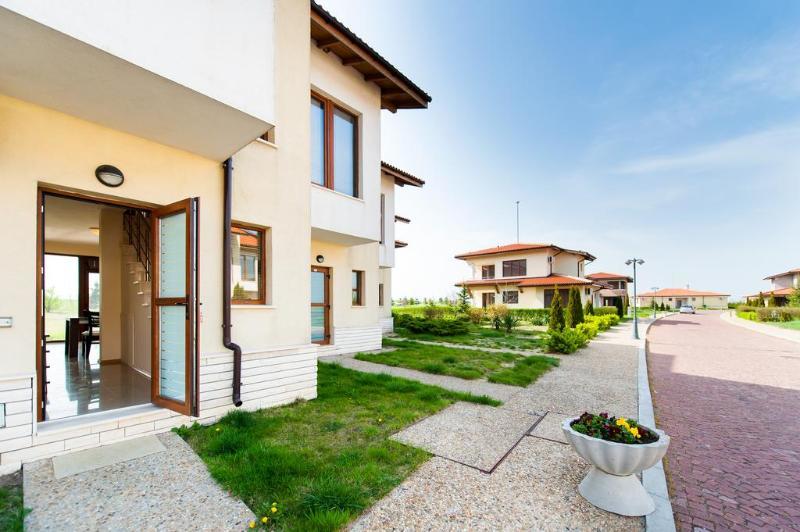 Lighthouse Golf & Spa Apartments Baltsjik Buitenkant foto